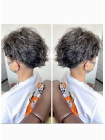 サロン クィ ベルジョーネ(SALON QUI BELLGIONE) フェード×センターパートツイストスパイラル