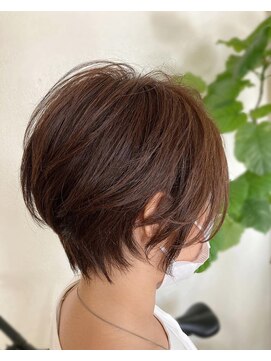 ジェルム ヘアーワークス(germe hair works) 首が長く見えるコンパクトショート