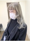 【.eer/ディア】ホワイトベージュ/パーマ風アレンジ