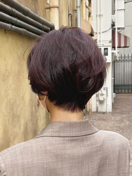 ビュートリアム 梅田(BEAUTRIUM) 耳かけショート/ショートボブ/丸みショート/30代/40代/50代/梅田