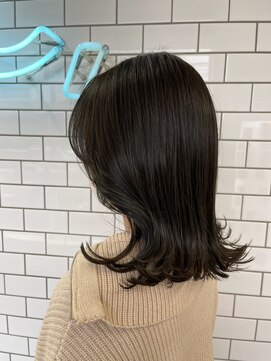 ヘアーシー(HAIR C,) ラベンダーグレージュ外はねミディ