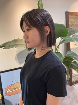 ロカ(roka) ぱつっとボブ　/ インナーカラー　/ イヤリングカラー