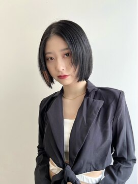 ヴェイン 渋谷(vain) レイヤーカット　くびれミディ　センターパート　インナーカラー