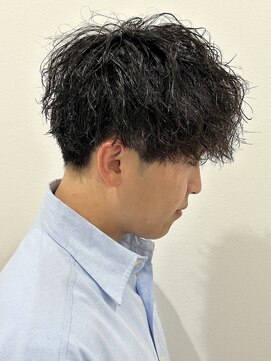 ヒュイル バイ ニアウ(Hwyl by Niau) メンズマッシュパーマツイストスパイラルパーマニュアンスパーマ