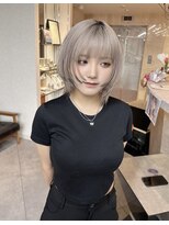 ティント 梅田(Tint)&nbsp;【TOMOKI】ホワイトベージュ/エンドデザイン《大阪梅田駅》