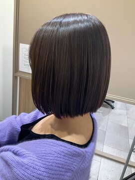 クク(coucou) ぱつんと艶髪ストレートボブ
