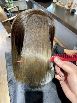 エイティサード(8ty3rd) ブリーチ毛でもこのツヤ感♪アルテマ髪質改善ストレート