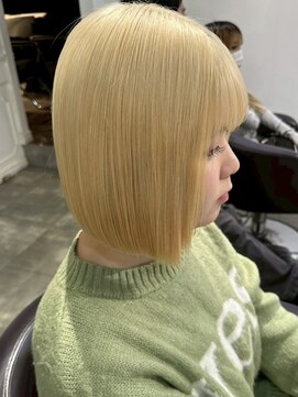 イリ 梅田(ili) ハイライトカラーミルクティーベージュレイヤーカット