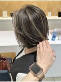 大人ハイライト黒髪グレージュハンサムショートボブ