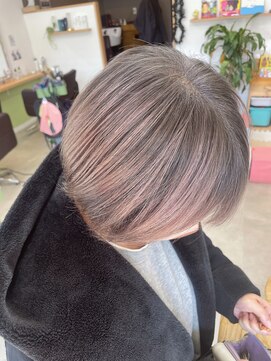 オリビアヘアー(OLIVIA HAIR) 白髪を隠さない。楽しむホワイトピンク