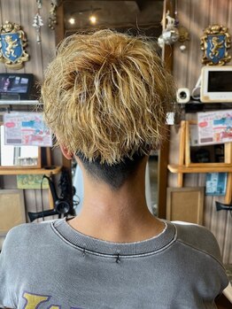オーバーキャプテンネイキッド(OVER CAPTAIN NAKED)の写真/話題のクリームパーマで剛毛も扱いやすく◎人気の波巻き・縦落ちパーマで差がつくデザインを!☆