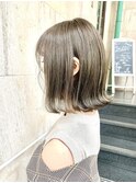外ハネボブ切りっぱなしボブミディアムオリーブグレージュ