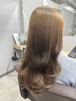 カミエ(kamie) 透明感あるベージュロング×こなれた大人の雰囲気