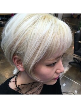 コレット ヘアー 大通(Colette hair) ホワイト×ブリーチ×ボブ