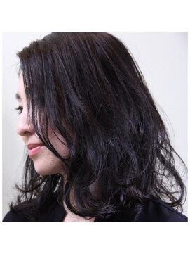 ルスキニア(Luscinia) 落ち着きと透明感のあるセミディ