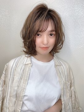 マリアバイアフロート(Maria by AFLOAT) 【shige】耳掛けウエーブパーマフォギーベージュスリークボブ