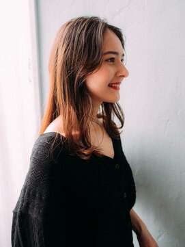 ヘアアンドリラクゼーション シャッセ(Hair&Relaxation SASE) センターわけいまっぽスタイル