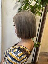 アン(Hair make un)&nbsp;シルバーグレージュ