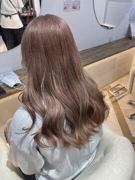 ラビスモア(Lovis moa) ミディアムヘア/暗めカラー/デザインカラー/フェイスフレミング