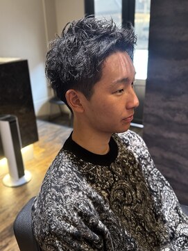 エクファフォーメン(EX-FA FOR MEN) 刈り上げセンターパート/波巻きツイストスパイラル/瀬田