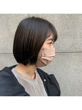 ニューカンヌ 美容室 寒色系カラーのミニボブ