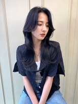 上品にくびれるワンホンスタイル