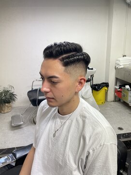 メリケンバーバーショップ フクオカ(MERICAN BARBERSHOP FUK) 七三フェードスキンフェード