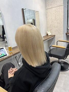 ローレン(Lolen.) ホワイトベージュ / 小顔に見せるヘア mai