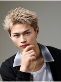 ハイトーン金髪スパイキーアップバングフェザー刈り上げショート