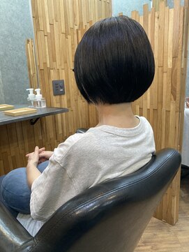 アール(R) ショートボブ