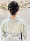 卒業式にタイトなルーズシニヨン