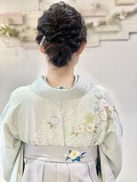 卒業式にタイトなルーズシニヨン