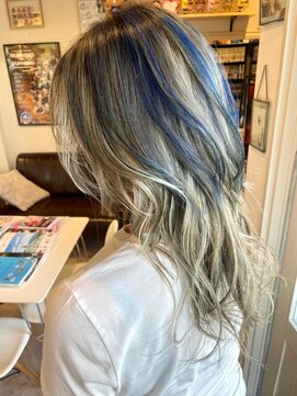 ヘア メイク ココ(hair make coco) ブルーとホワイト＼(^o^)／
