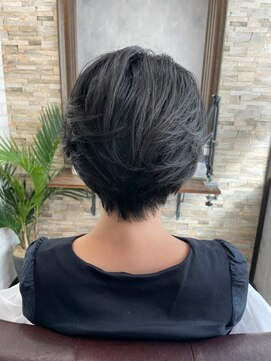 ハサミバイアトリエナガノ 千葉(8sami by atelier nagano) ショートボブ/センターパート/ツヤ髪/グラデーション/イヤリング