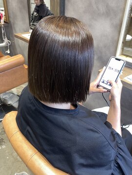 アッシュカラー切りっぱなしボブ