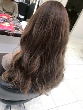 キャパ(CAPA) ハイライト×グレージュカラー(茅ヶ崎/20代/韓国ヘア)