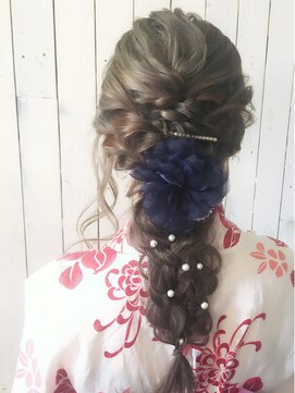 ヘアメイク エンカレッジ(HAIR MAKE encourage) アクセつき編み下ろし