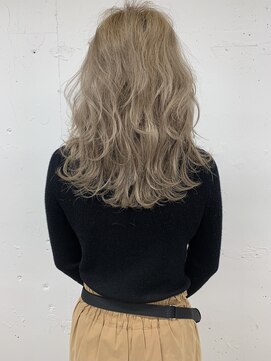 リヴ オオサカ(LIV OSAKA) 【LIVOSAKA】ホワイトベージュ＿３Dカラー