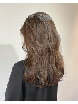 ヘアデザイン ソラ(Sola) 大人ガーリーマロンベージュ ウェーブロング12トーン