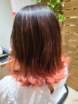 ヘアサロン フラット(hair salon flat) エアリーミディアム 外ハネ裾カラー大人可愛い　オレンジカラー