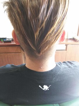 ナンバーエイト(number eight) ワイルドアップバングナチュラルハイトーンツーブロックVカット