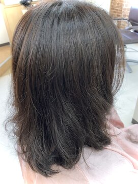 カットハウス はさみの部屋 コテ巻き風ミディアムパーマ