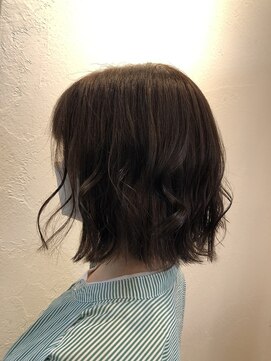 タエビスアリッサム(Taebis Alyssum) イヤリングくすみベージュ<インナーカラー/髪質改善>