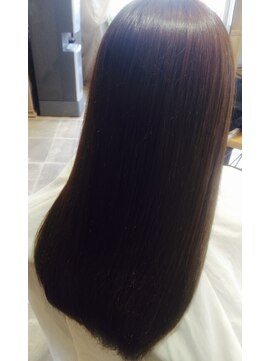 イコ(ICO) 目をひく！艶ストレート！