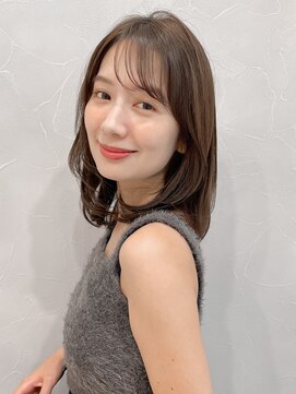 アグノス 青山(Agnos) 大人ガーリーダークアッシュミディアムレイヤーカット小顔