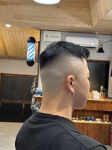 サカエ(SAKAE)&nbsp;スキンフェード、ショートスタイル