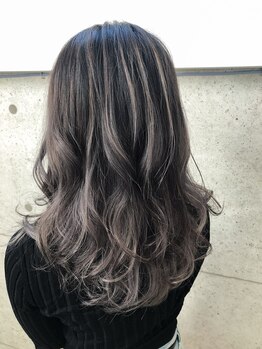 ヘアープロデュース マギカコレクション(magica collection)の写真/【似合わせ×デザイン性重視】抜け感のある憧れの外国人風カラー!!柔らかな質感が同時に叶う☆