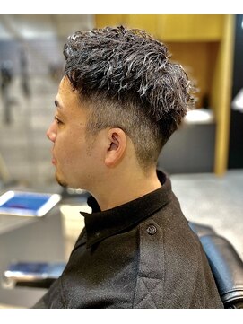 フランクスバーバー アンド ビアークラブ(FRANK'S BARBER and BEER CLUB) アップバングツイストスパイラルパーマスパイキーショート