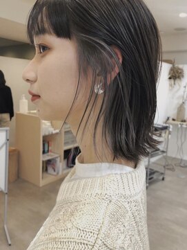 エイチ 梅田(H) イヤリングカラー美髪ミニウルフショートカットくびれミディアム