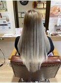 ホワイトアッシュハイトーンストレート艶ロングカジュアル